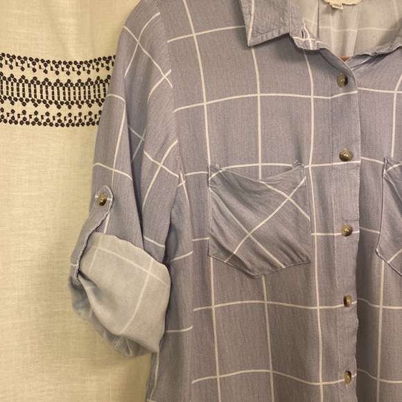 Sim & Sam Slit Back Button Up - Picture 3 of 6